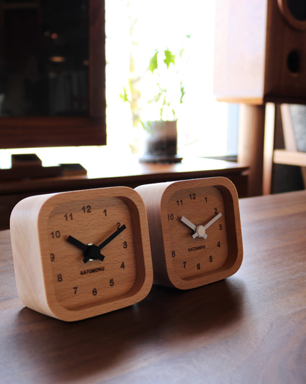 square-table-clock