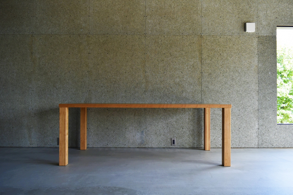 SOLIDのDiningTable