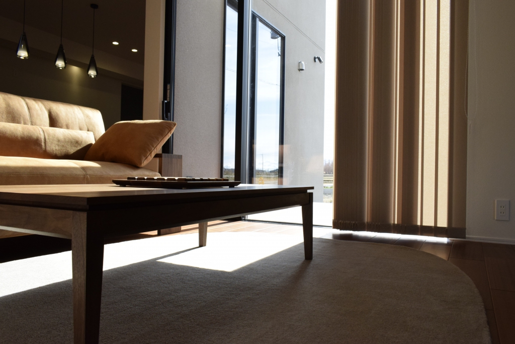 SOLID金沢　富山　ミヤモト家具　無垢材　木製　リビング　ソファ　テーブル　アイワホーム