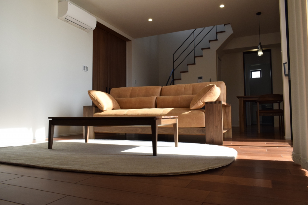 SOLID金沢　富山　ミヤモト家具　無垢材　木製　リビング　ソファ　テーブル　アイワホーム