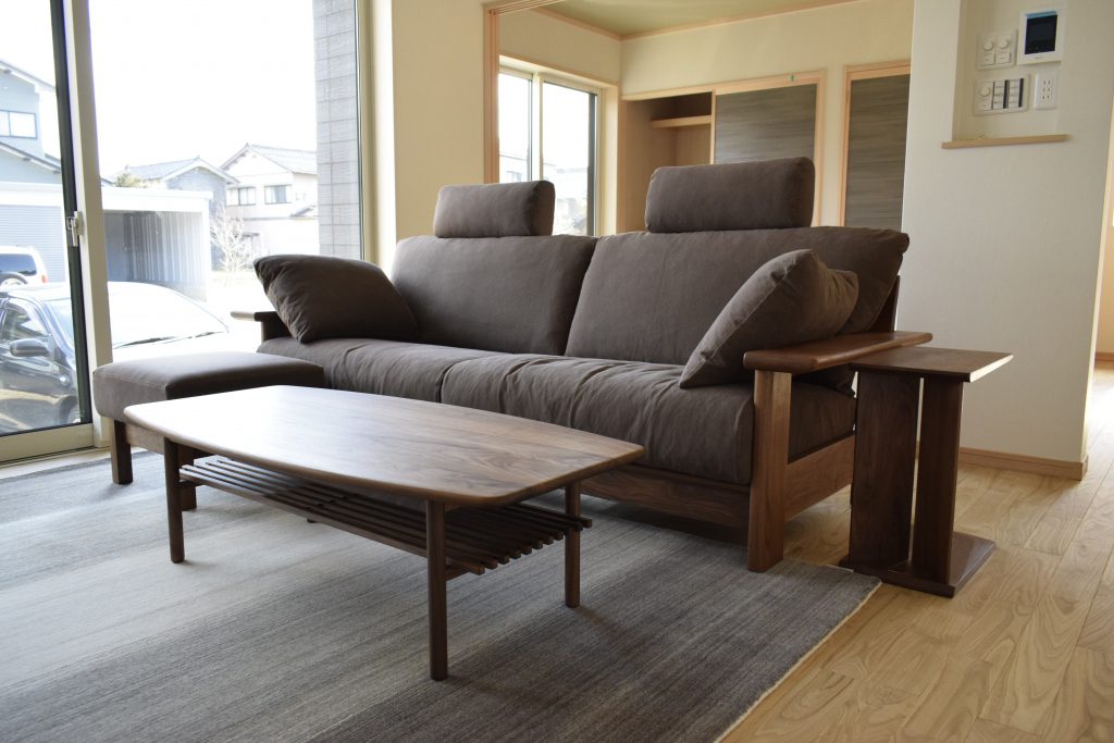 SOLID金沢 富山 ミヤモト家具 無垢材 ウォールナット ソファ テーブル ウールラグ サイドテーブル