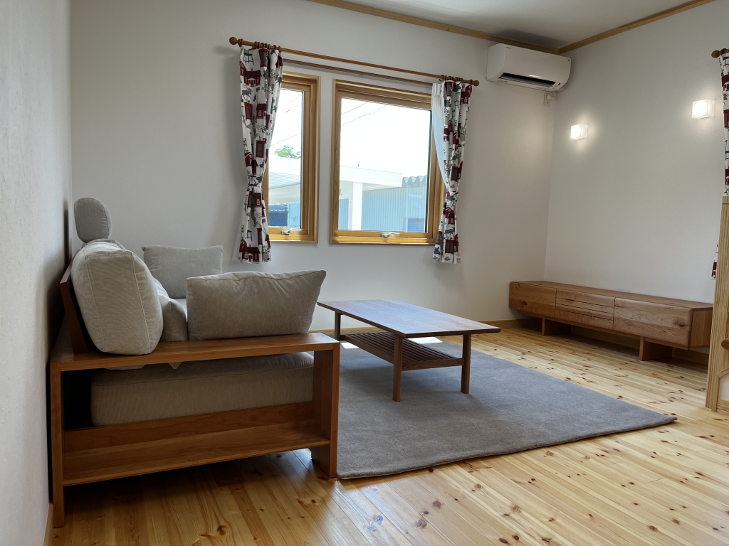 SOLID富山　金沢　ミヤモト家具　無垢材　TVボード　リビングテーブル　ラグ　ナガノインテリア