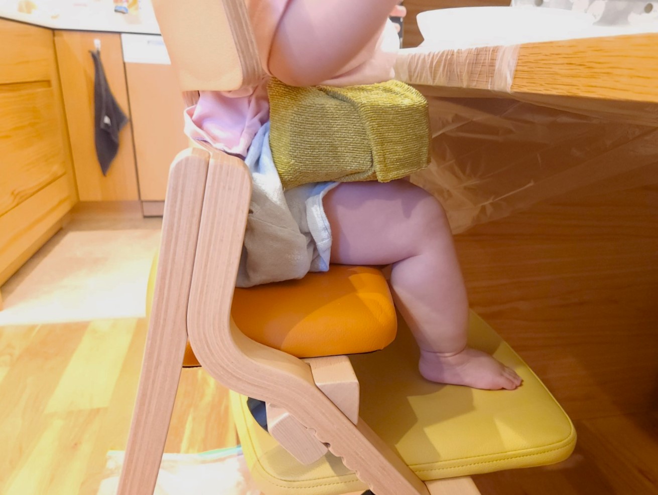0歳児にもUP RIGHT チェア。