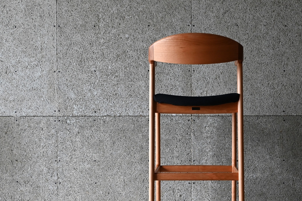 SOLIDにカウンターチェア登場!!