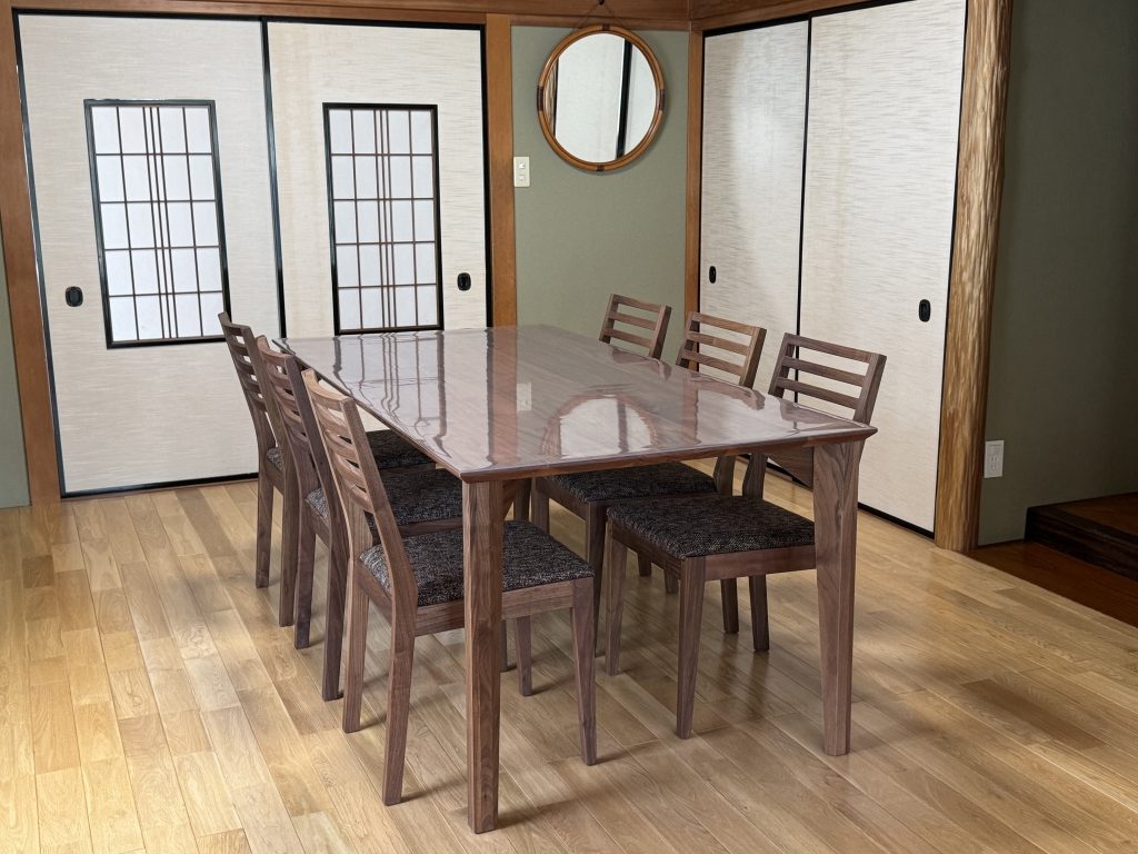 富山　家具屋　おしゃれ　ウォールナット　無垢材　ダイニングテーブル