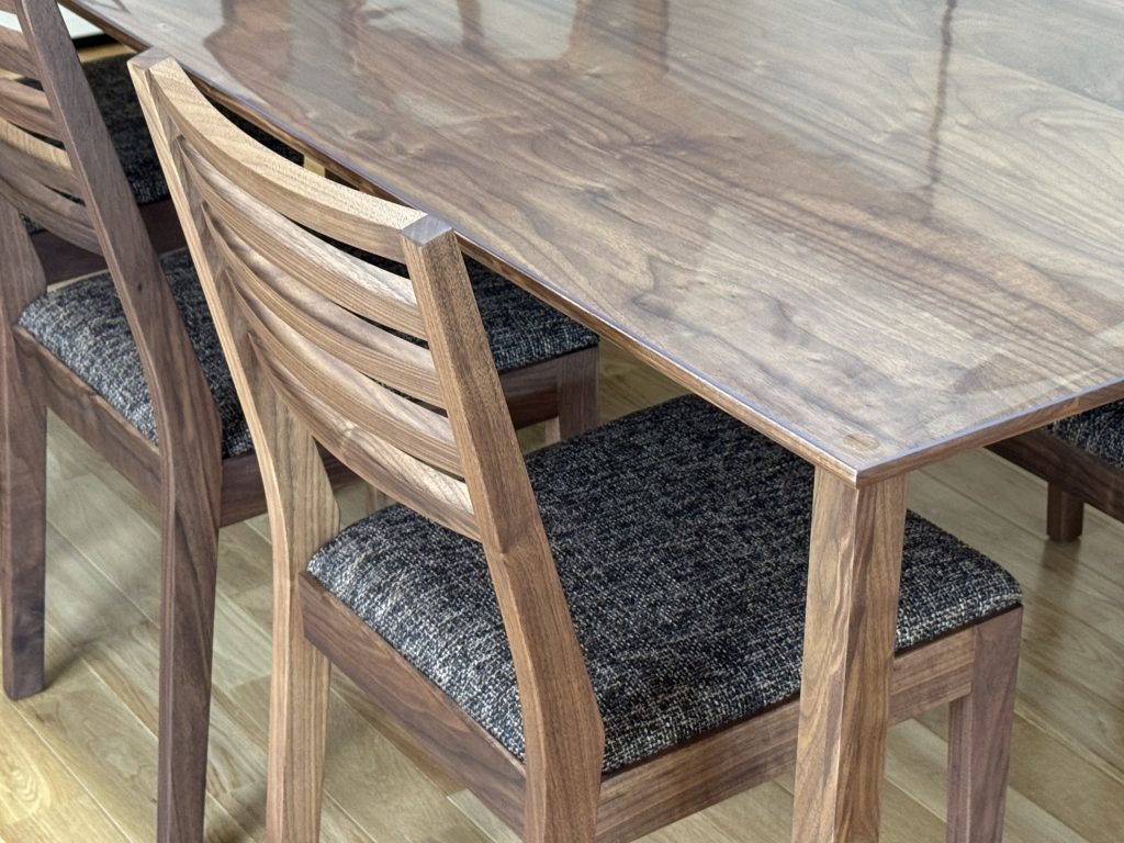富山　家具屋　おしゃれ　ウォールナット　無垢材　ダイニングテーブル