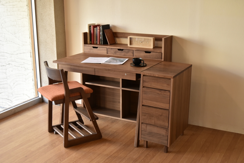 学習デスクっていいな・・・