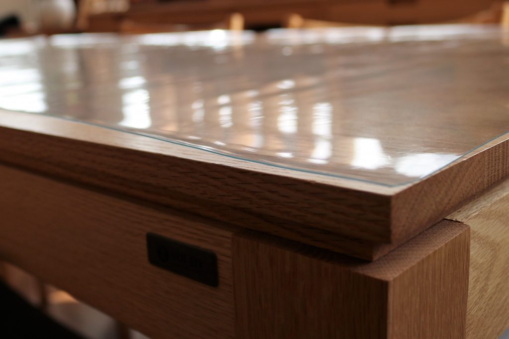 青みがかったビニールの側面