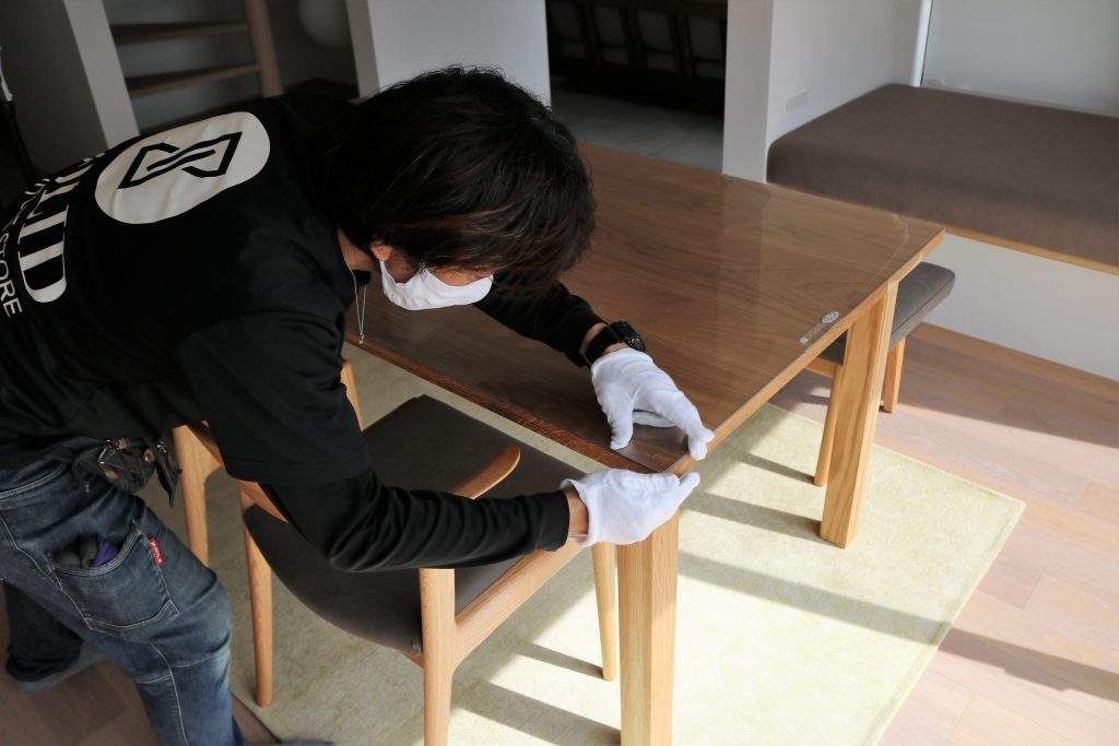 PSマット ミヤモト家具スタッフの型取りによる、綺麗な仕上がりと丁寧で確実な設置 (1)