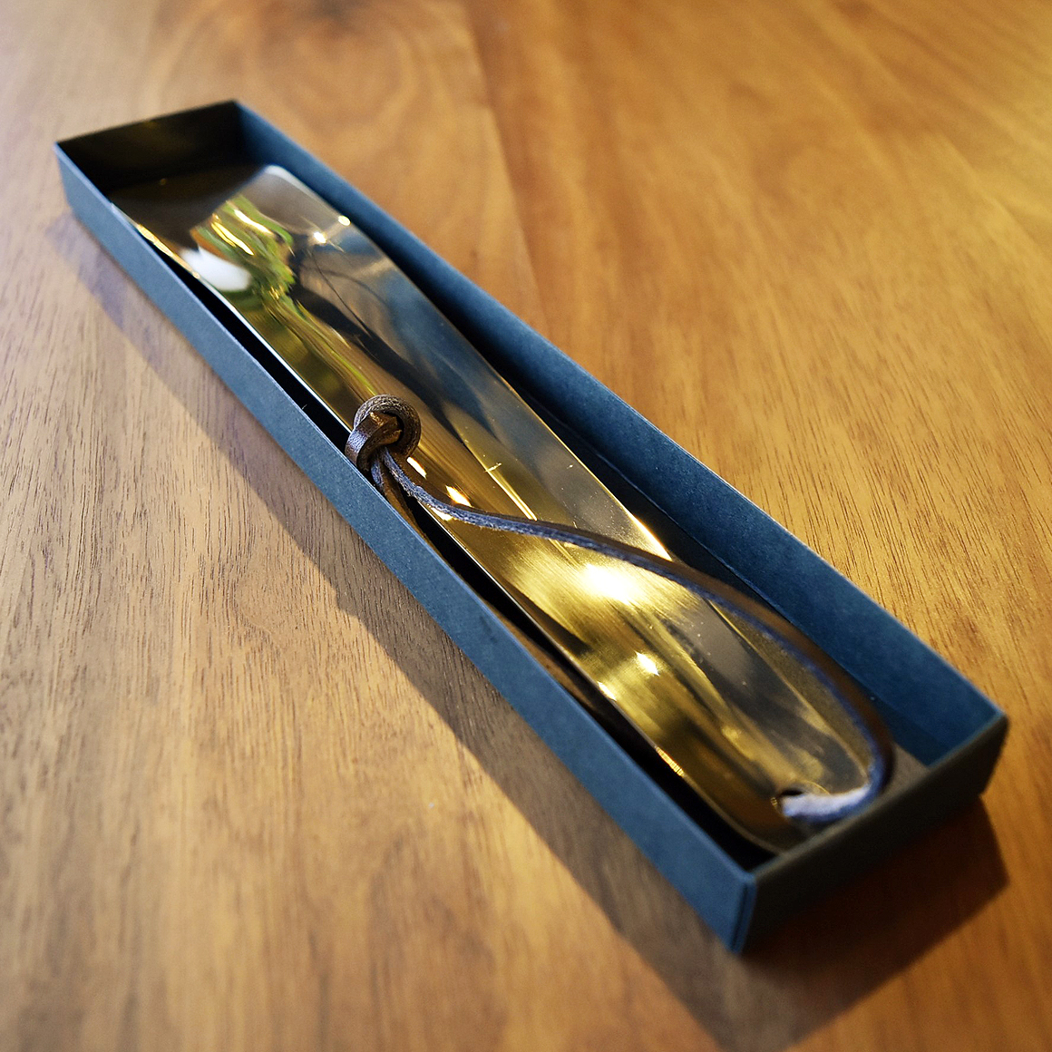 brass-shoehorn-l