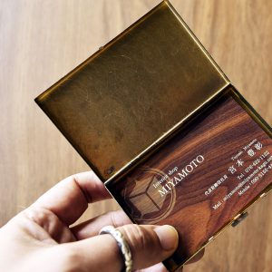 cardcase-brass