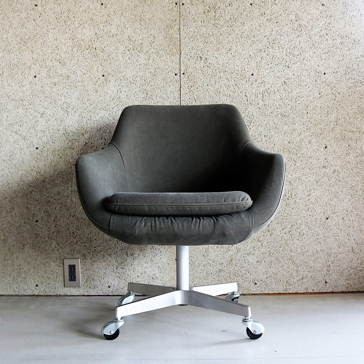 cm-lounge-chair