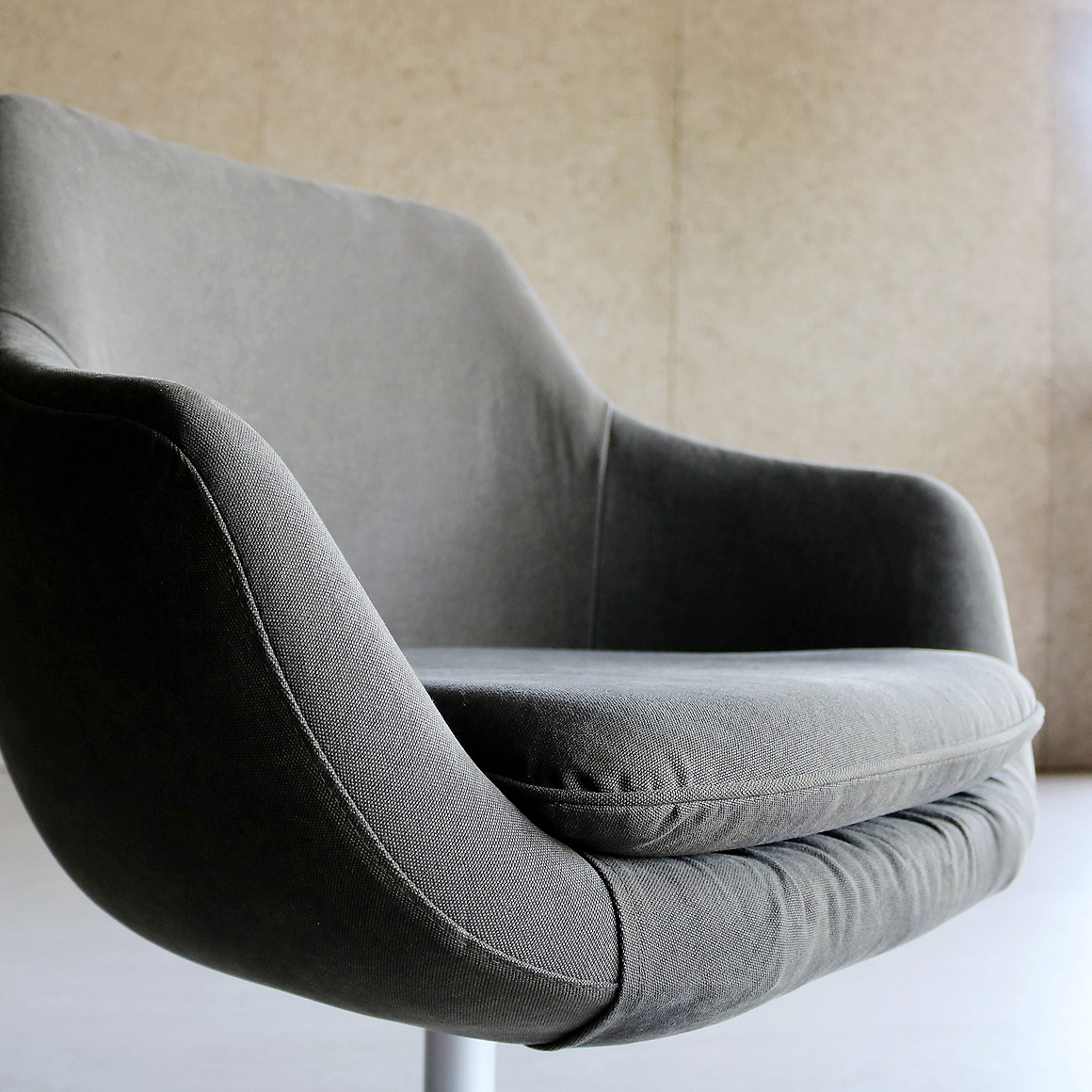 cm-lounge-chair