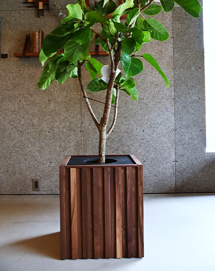 BASE-SOLID WOOD PLANTER